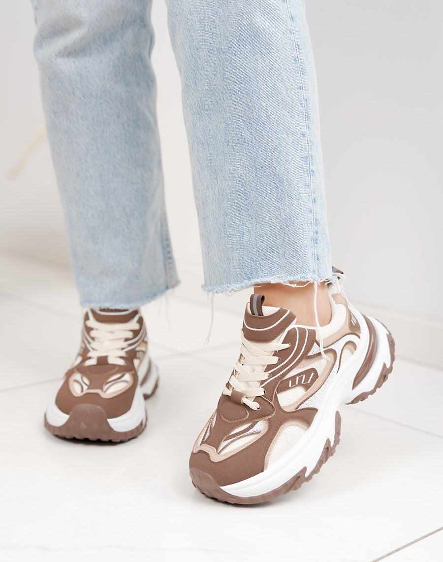 Baskets épaisses marron et blanches femme – Semelle crantée et plateforme