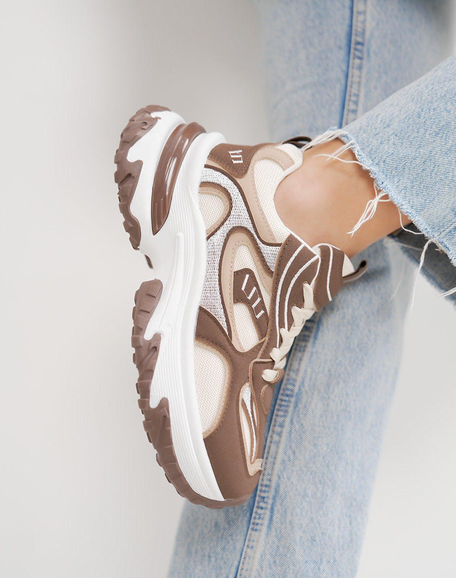 Baskets épaisses marron et blanches femme – Semelle crantée et plateforme