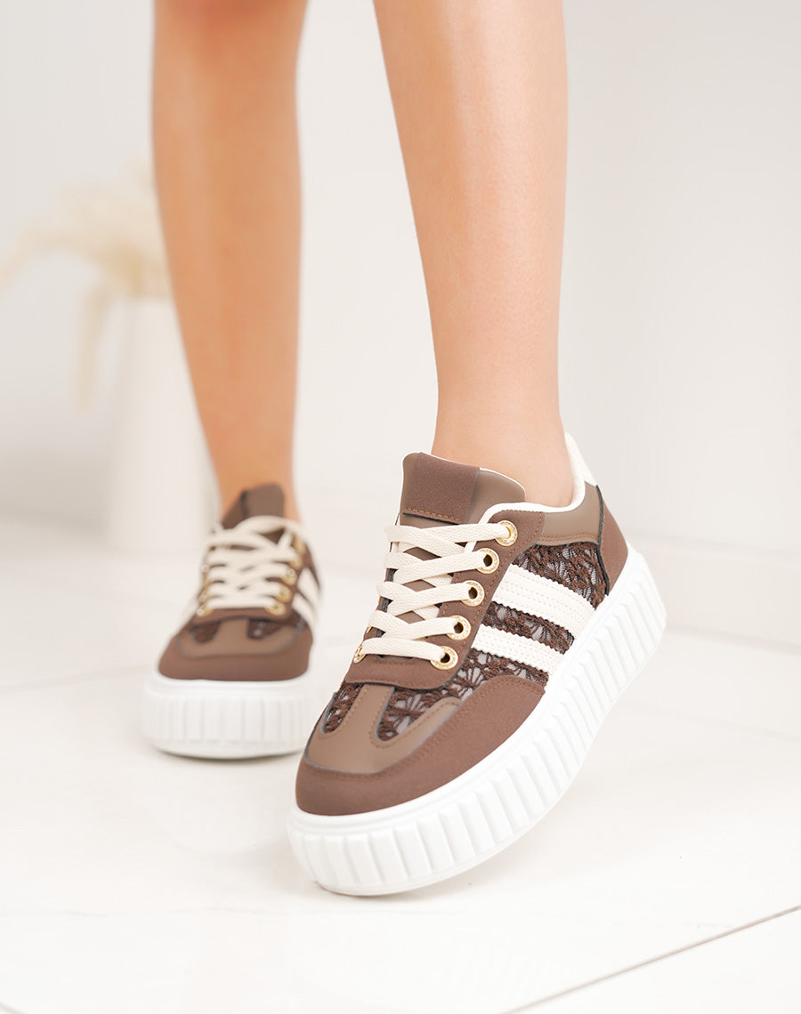 Basket femme marron tendance à plateforme blanche et broderies raffinées