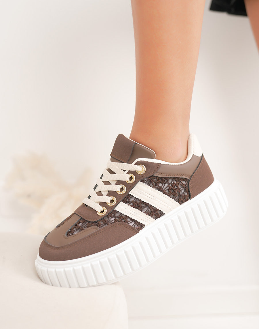 Basket femme marron tendance à plateforme blanche et broderies raffinées