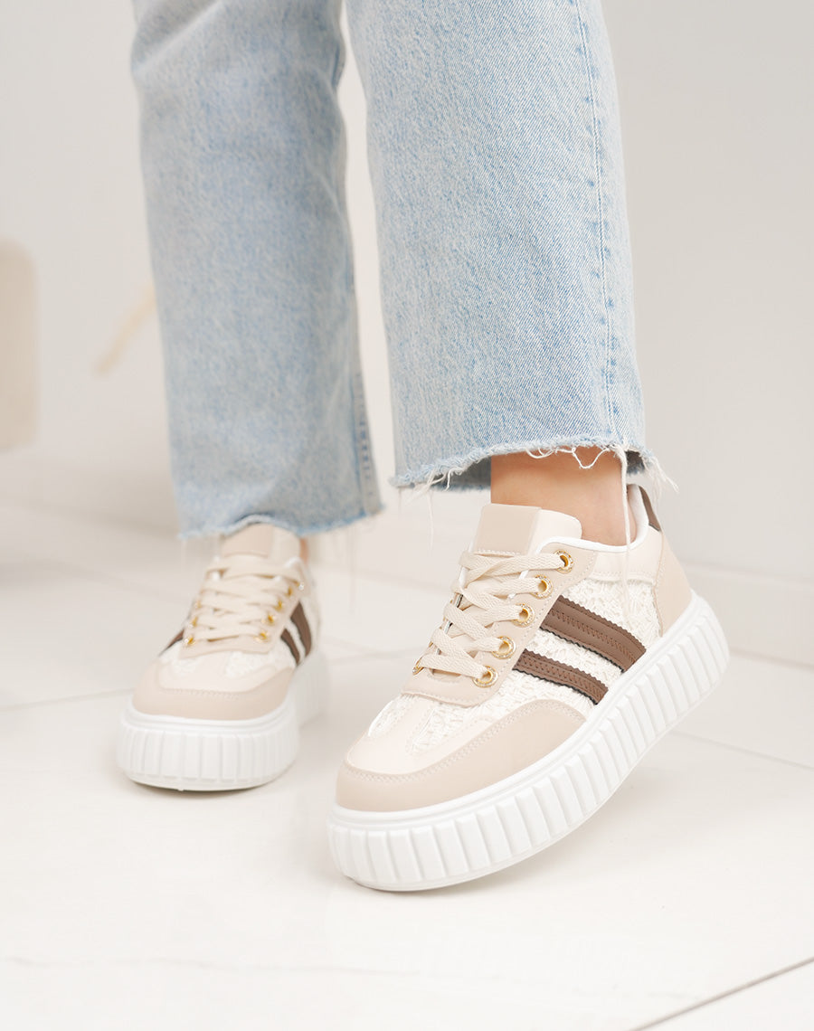 Basket femme beige tendance à plateforme blanche et broderies délicates