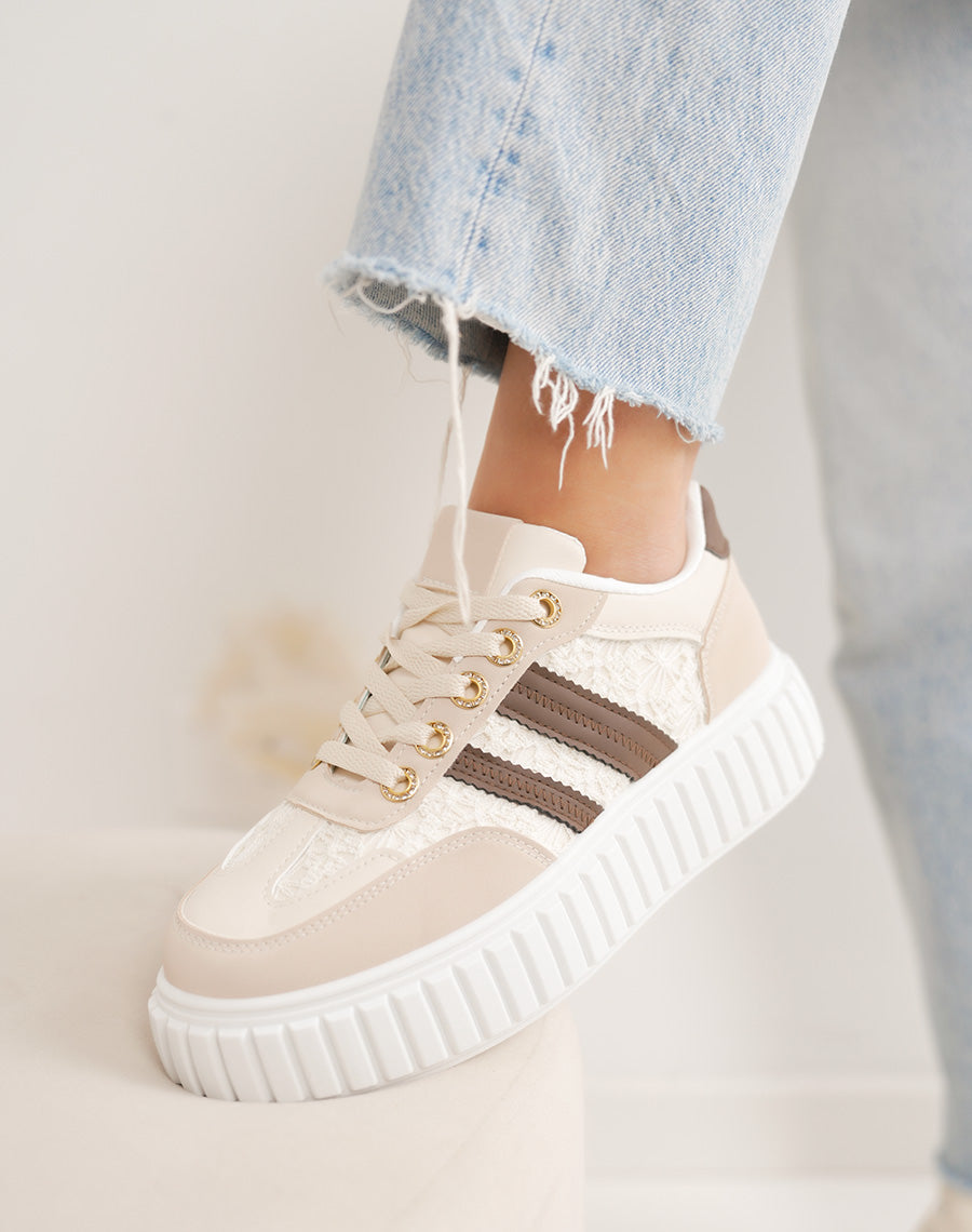 Basket femme beige tendance à plateforme blanche et broderies délicates