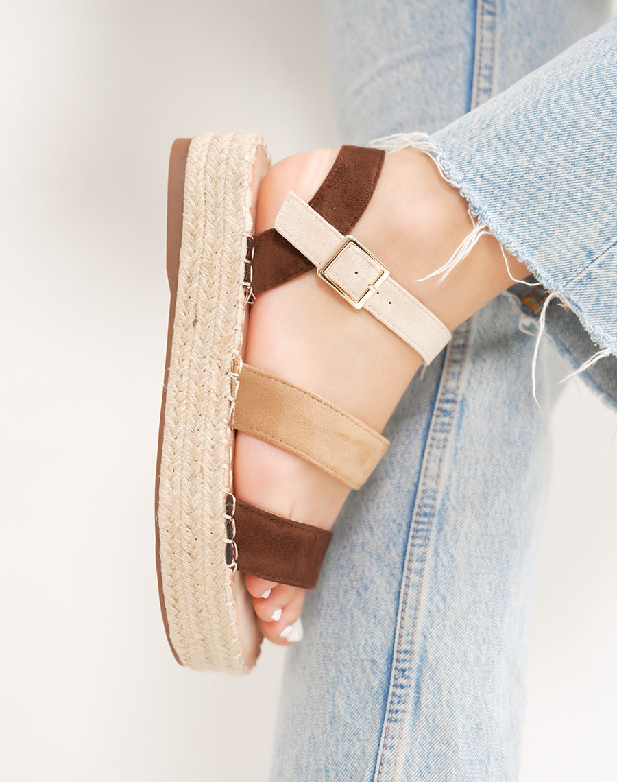 Sandale femme marron élégante à plateforme en osier