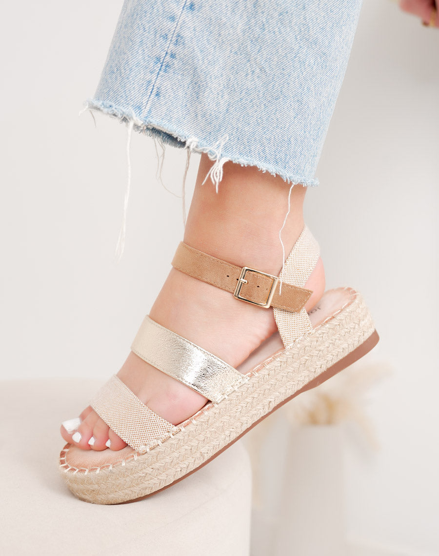 Sandale femme beige élégante à plateforme en osier et détail doré