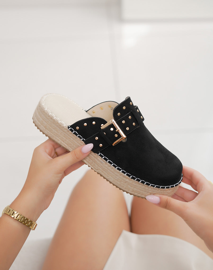 Mules femme noires en suédine tendance avec clous dorés et semelle corde épaisse