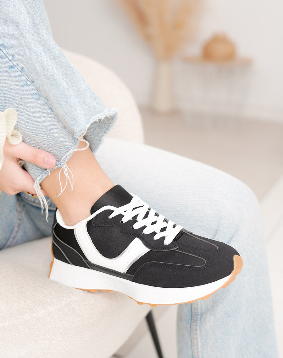 Basket femme noire tendance à empiècements blanc et argenté avec plateforme blanche