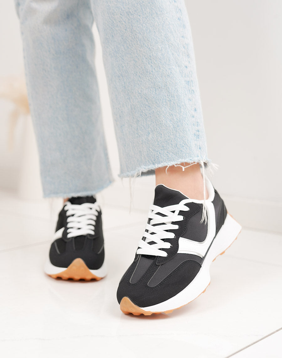 Basket femme noire tendance à empiècements blanc et argenté avec plateforme blanche