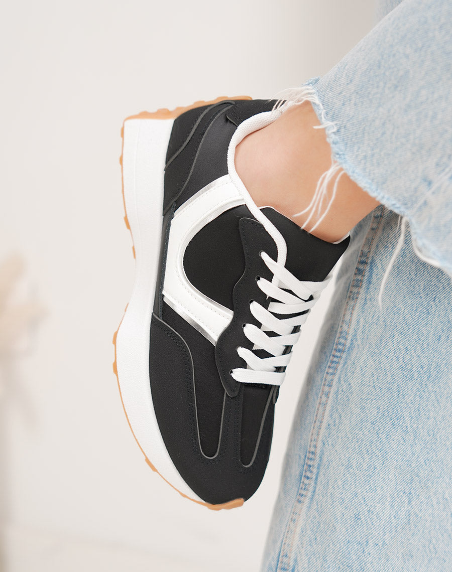 Basket femme noire tendance à empiècements blanc et argenté avec plateforme blanche