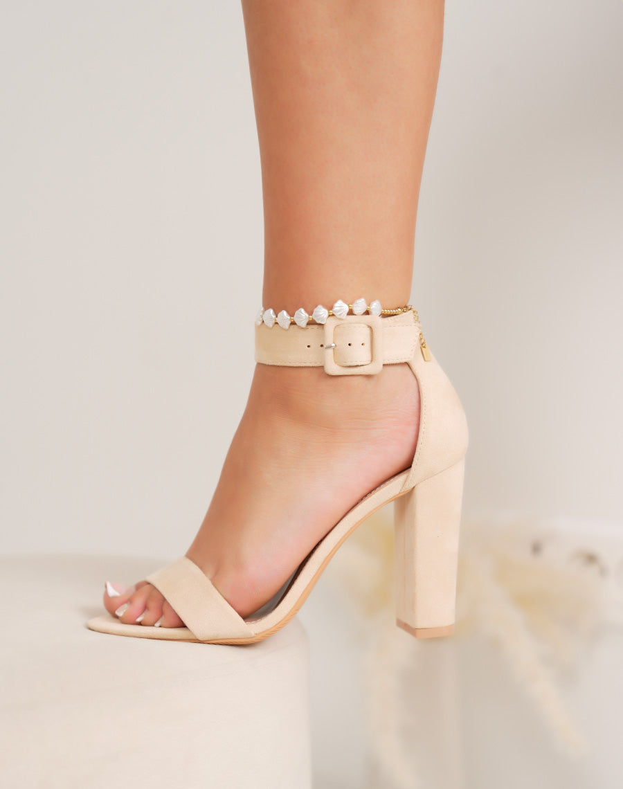 Sandales femme beiges à brides épaisses – suédine douce et talon carré de 9 cm élégant