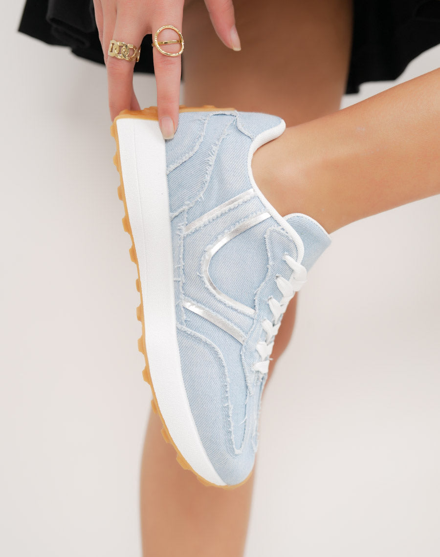 Basket femme jean bleue tendance à empiècements argentés et plateforme blanche