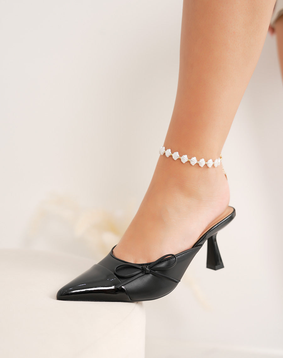 Escarpins femme noirs vernis – élégants à bout pointu avec nœud latéral et talon aiguille