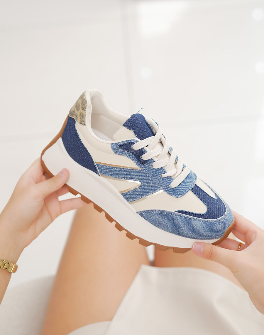 Basket femme beige tendance avec empiècements en jean et touche léopard