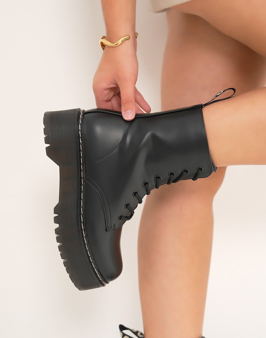 Bottines femme noires élégantes à plateforme crantée et lacets Love