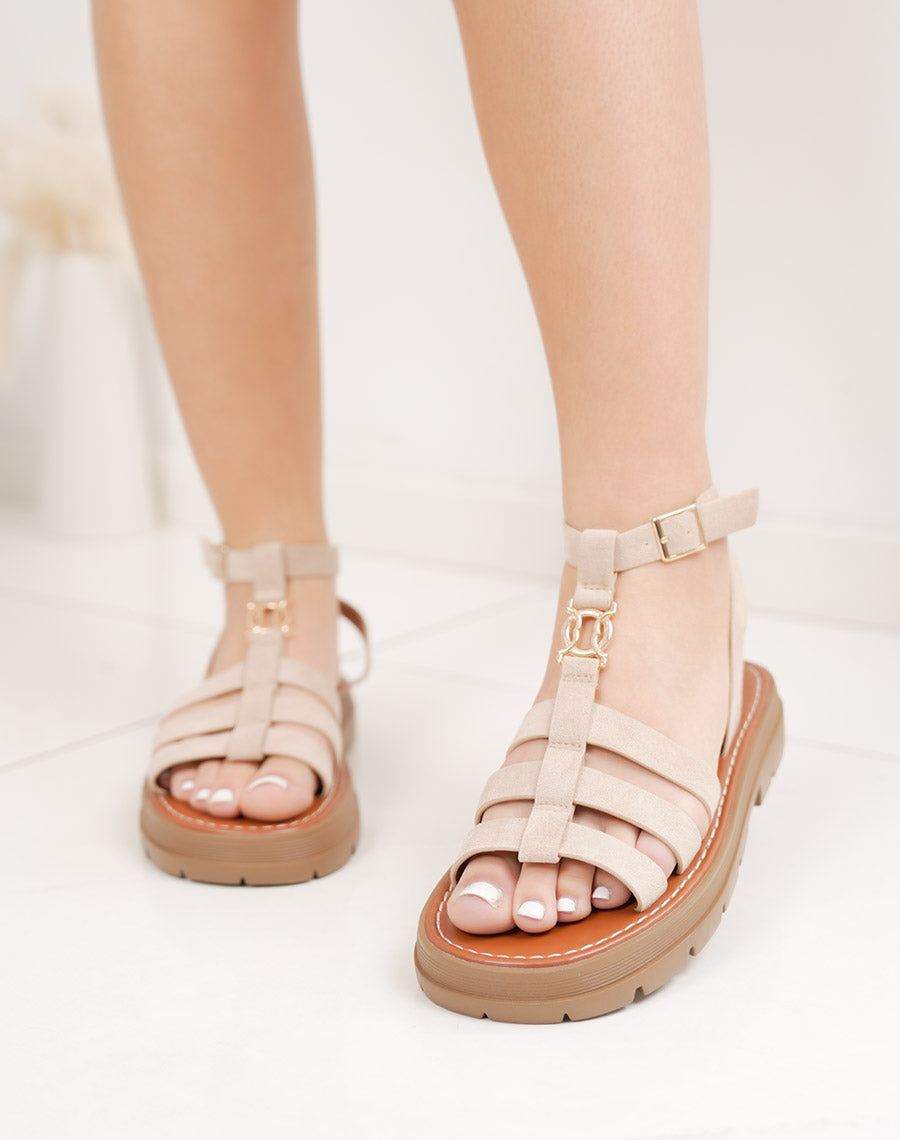 Sandales beiges plates avec multiples brides en effet tissé