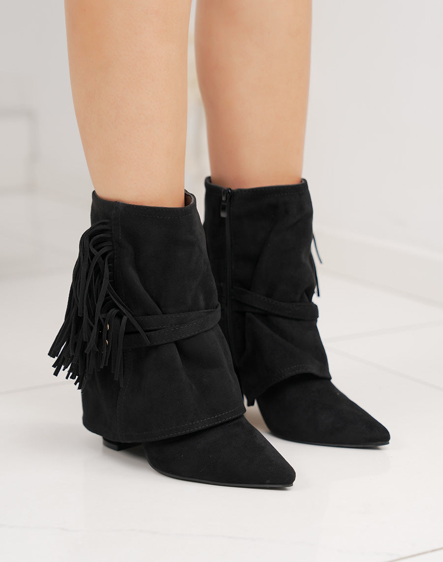 Bottine femme noire en suédine à franges tendance et boucle dorée