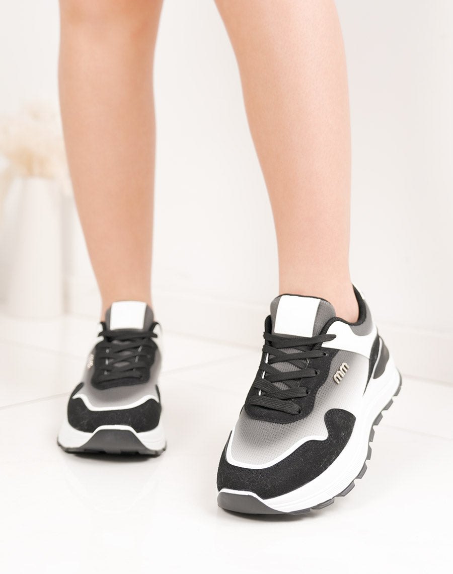 Baskets femme noires à empiècements gris et blancs avec détail bijou argenté