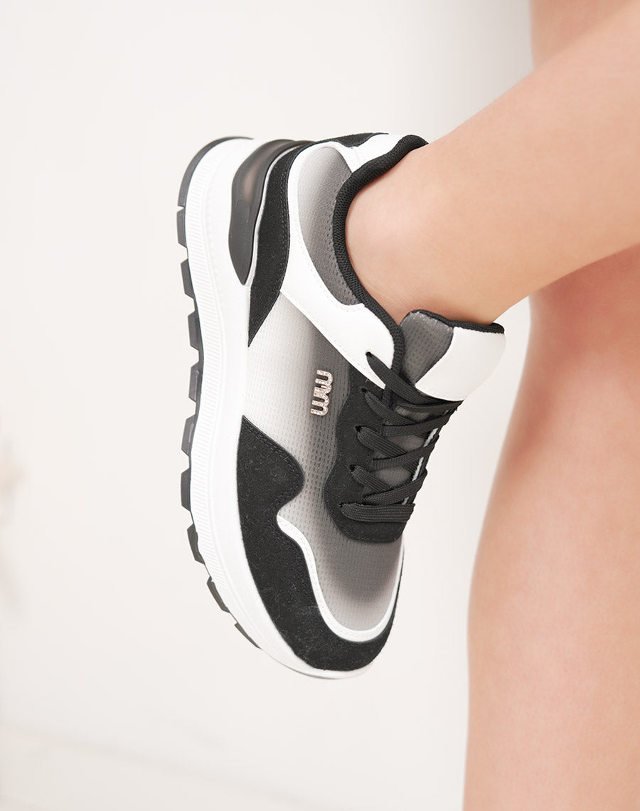 Baskets femme noires à empiècements gris et blancs avec détail bijou argenté