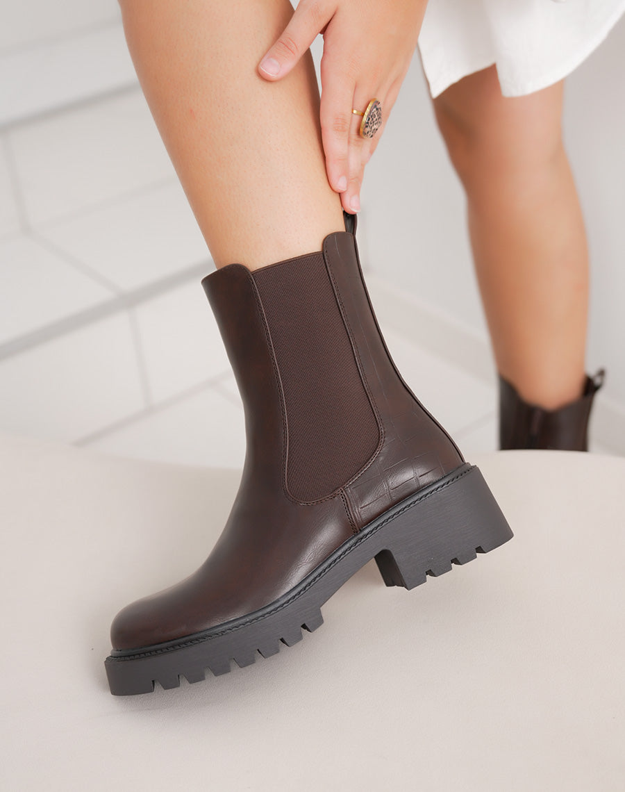 Bottines femme marron style chelsea tendance avec détail croco