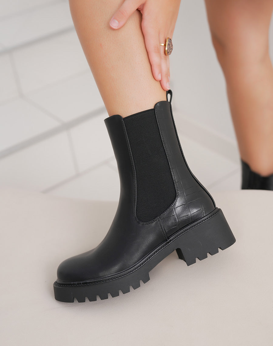 Bottines femme noires style chelsea tendance avec détail croco et semelle crantée