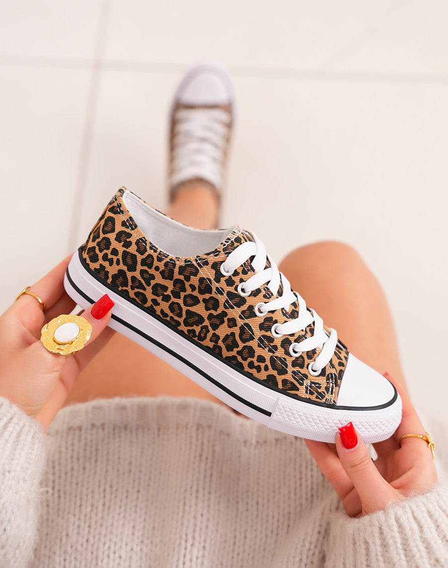 Basse female sneakers trendy leopard print and white sole