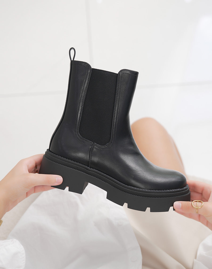 Bottines femme noires style chelsea à semelle crantée épaisse et plateforme