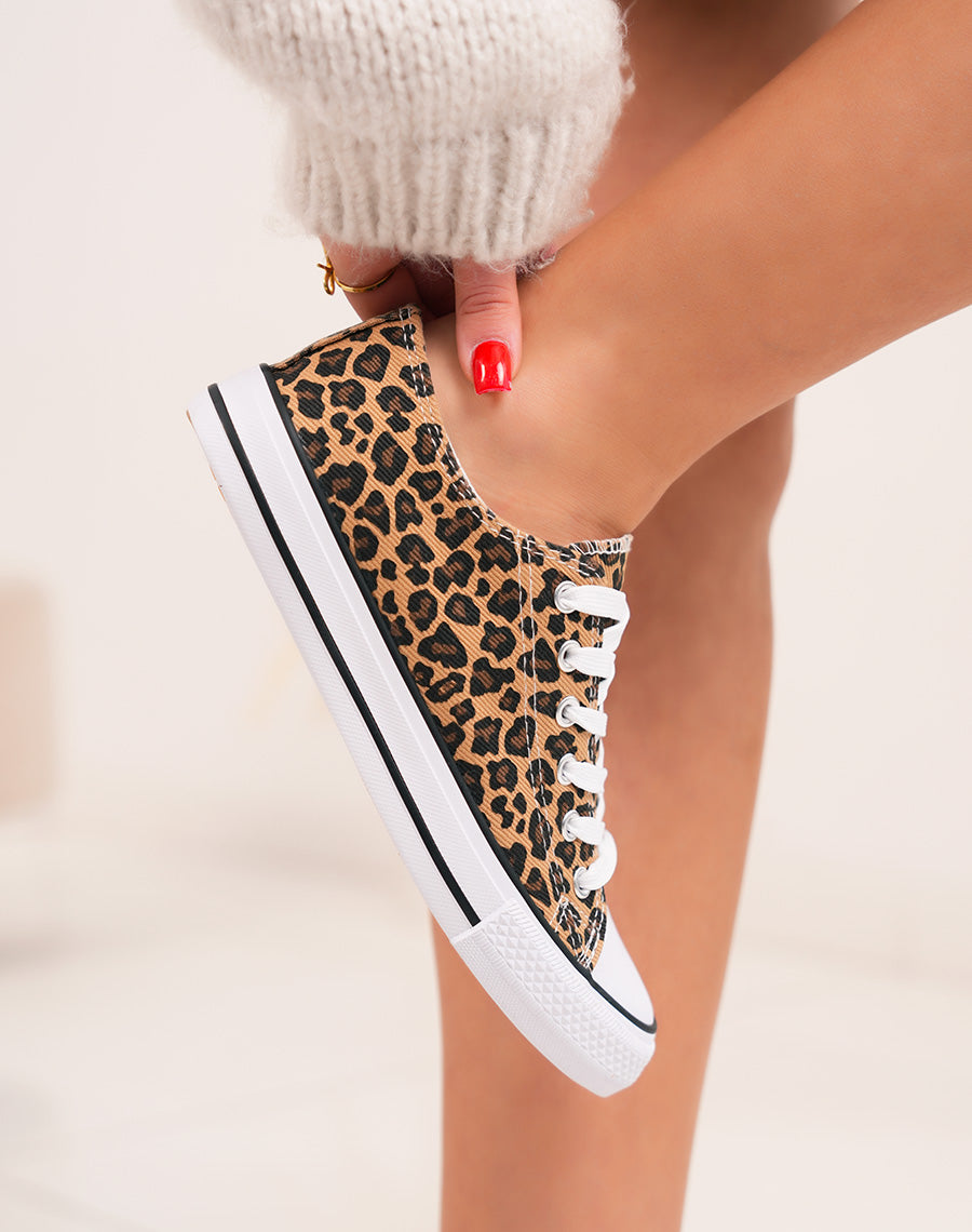 Basse female sneakers trendy leopard print and white sole