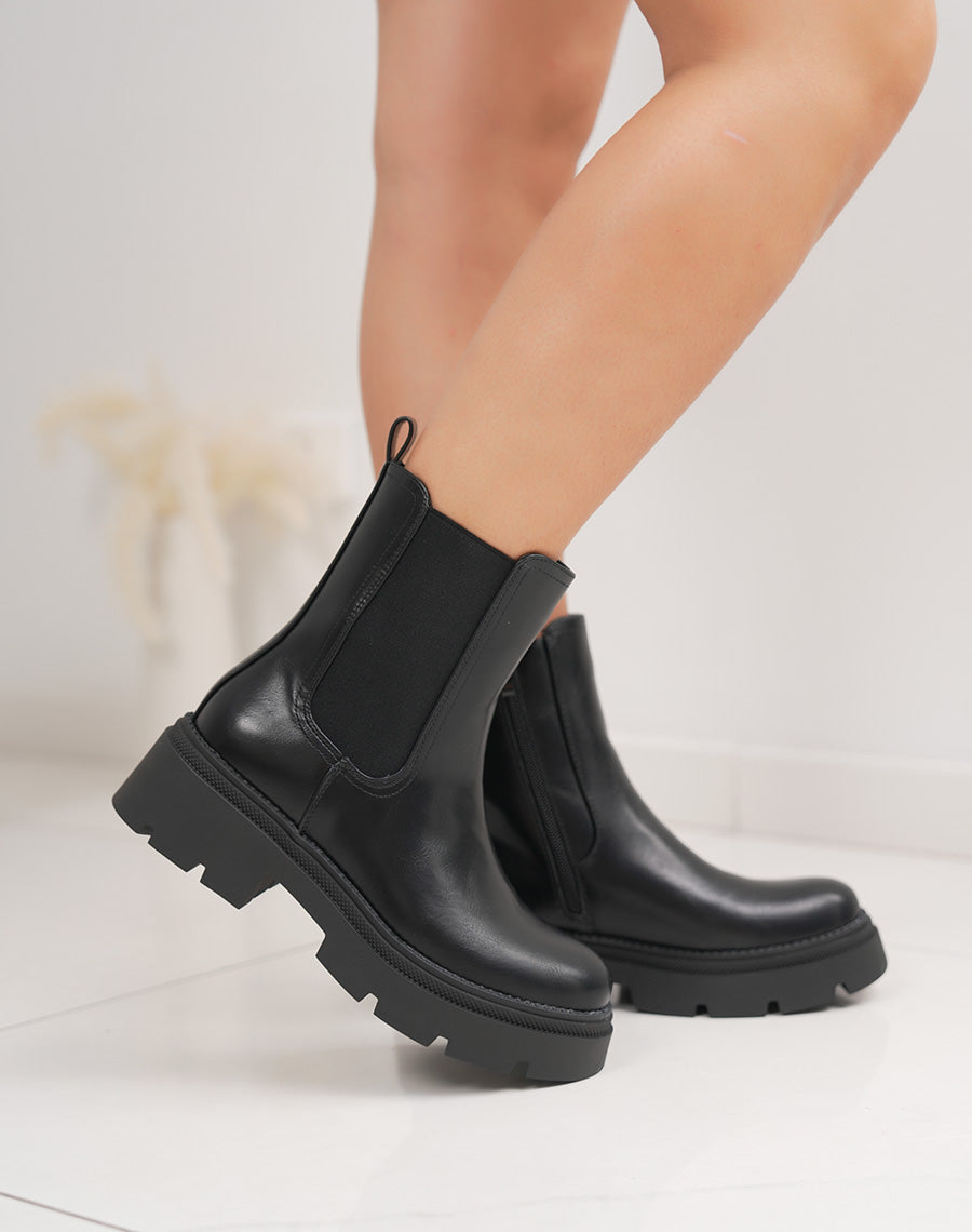 Bottines femme noires style chelsea à semelle crantée épaisse et plateforme