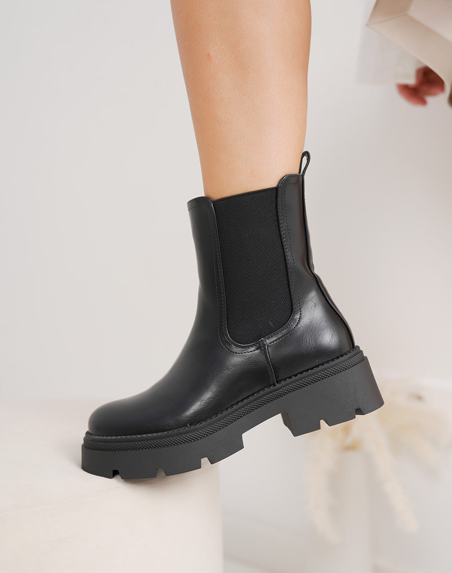 Bottines femme noires style chelsea à semelle crantée épaisse et plateforme