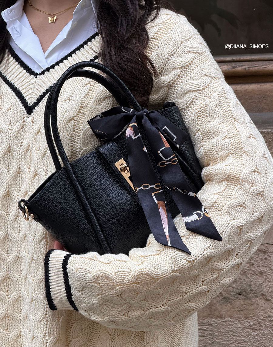 Sac à main femme noir grainé élégant avec fermeture dorée et foulard noué