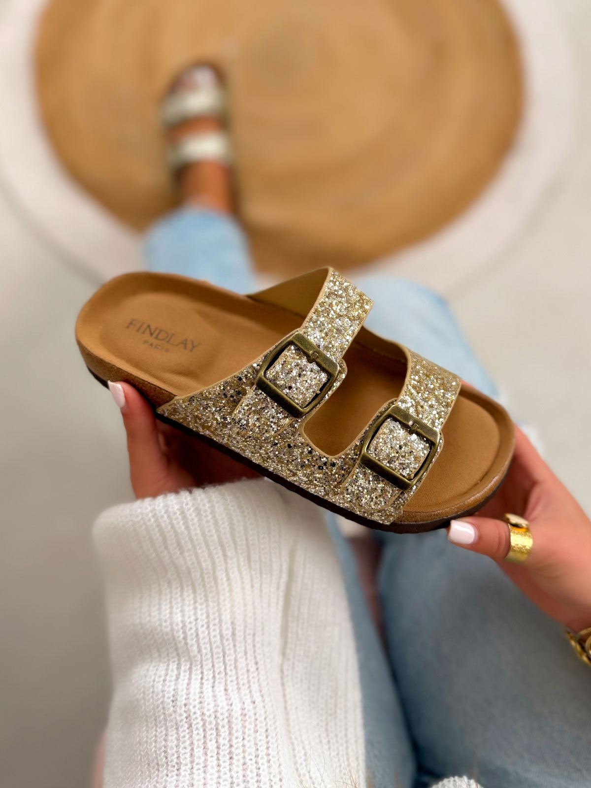 Mule femme dorée tendance à doubles brides pailletées et boucles ajustables