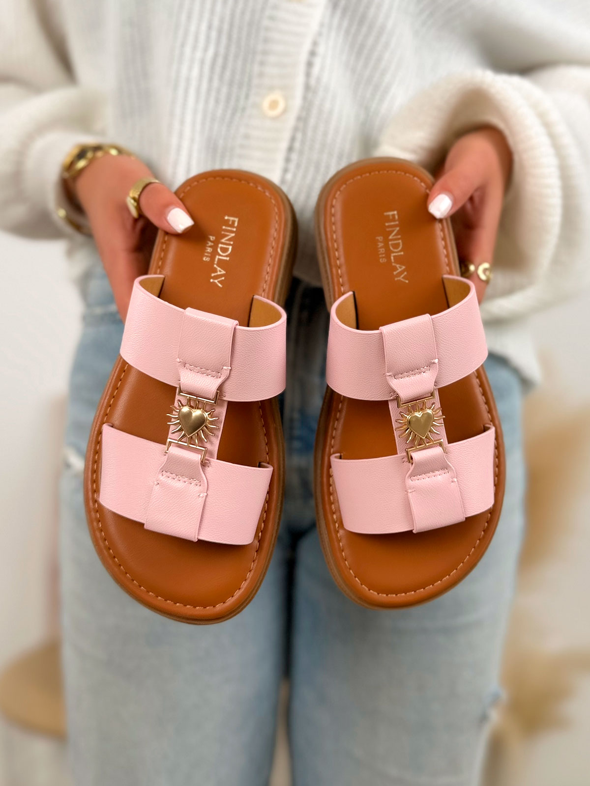 Mule femme camel tendance à brides roses avec cœur doré et semelle crantée