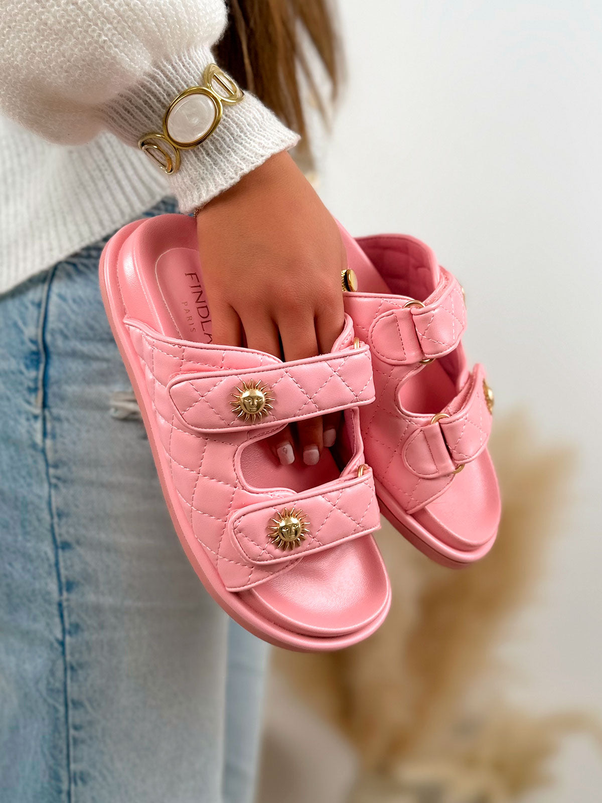 Mule femme rose tendance matelassée à scratch avec détails soleil doré