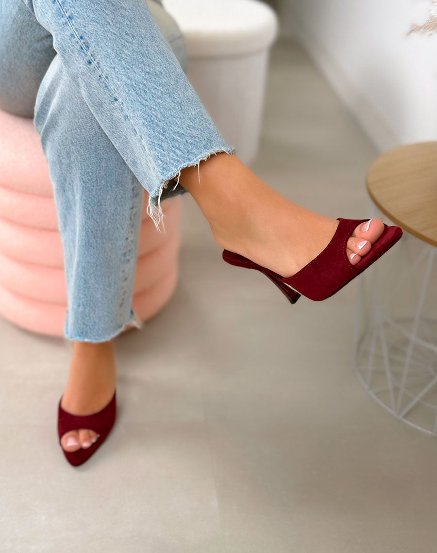 Sandales femme bordeaux élégantes en suédine à talon aiguille