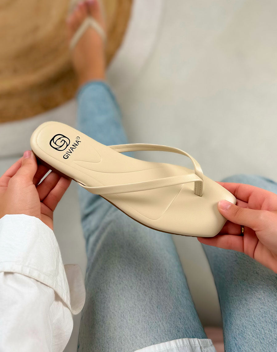 Tongs femme beige tendance à bout carré minimaliste