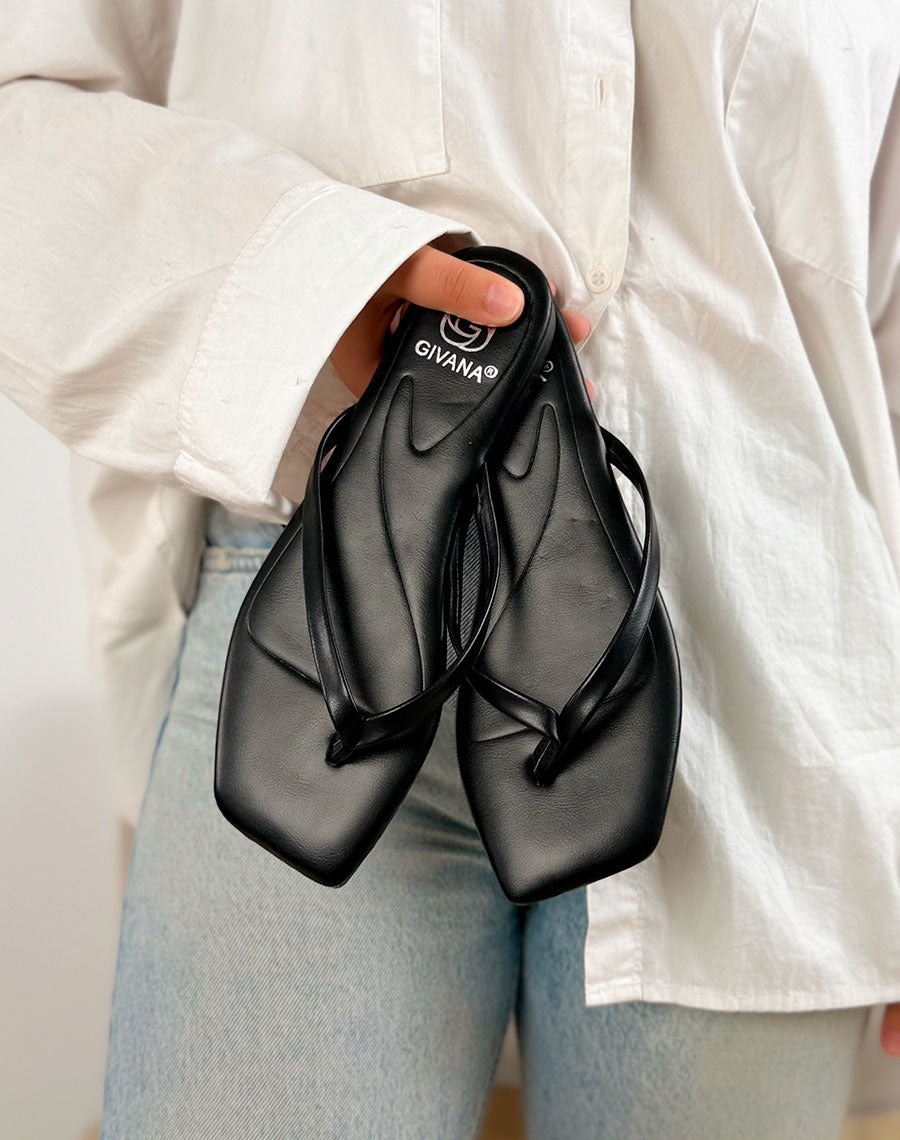 Tongs femme noires tendance à bout carré minimaliste