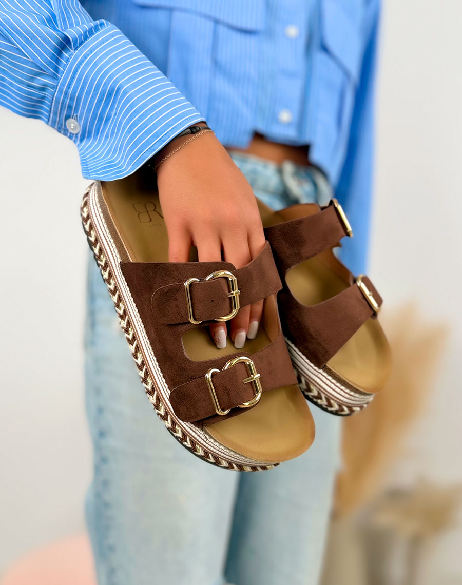 Mules femme marron tendance en suédine avec double bride et plateforme tressée