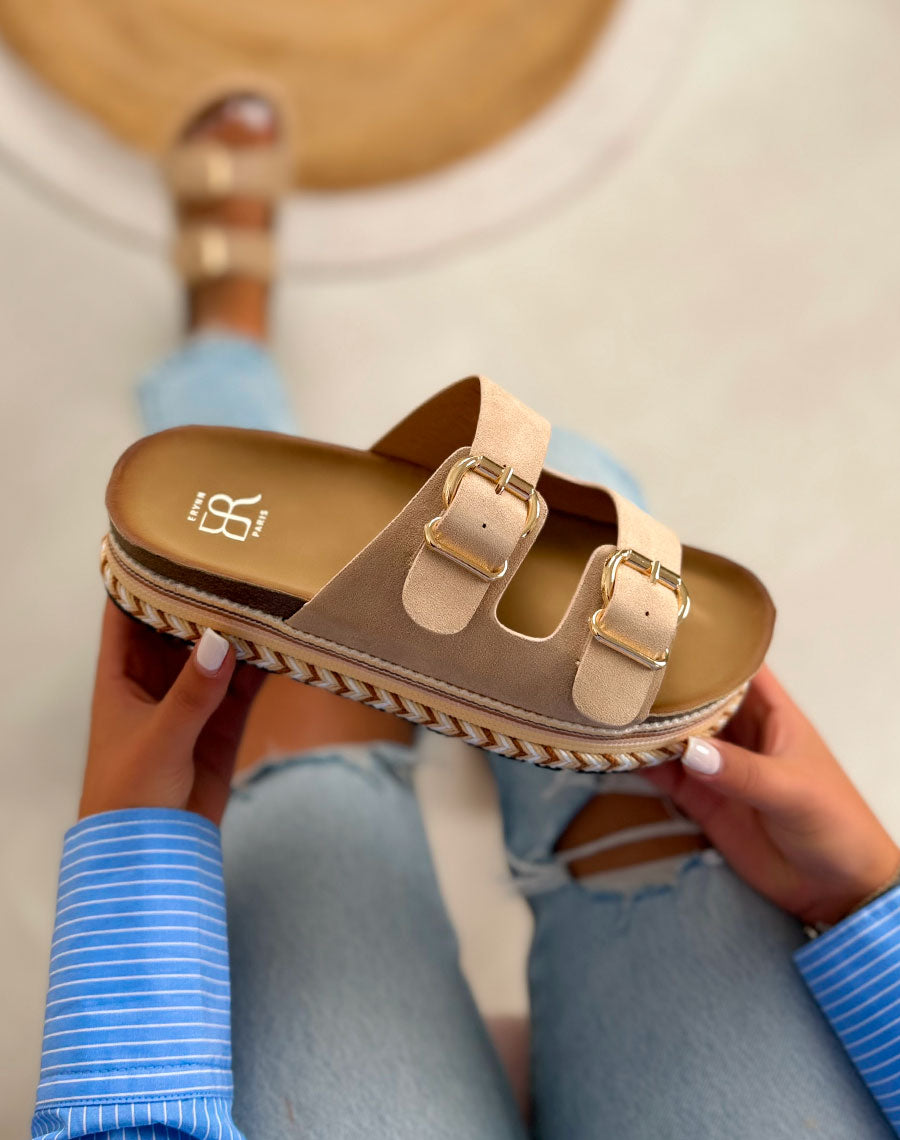 Mules femme beige élégantes en suédine avec double bride et plateforme tressée