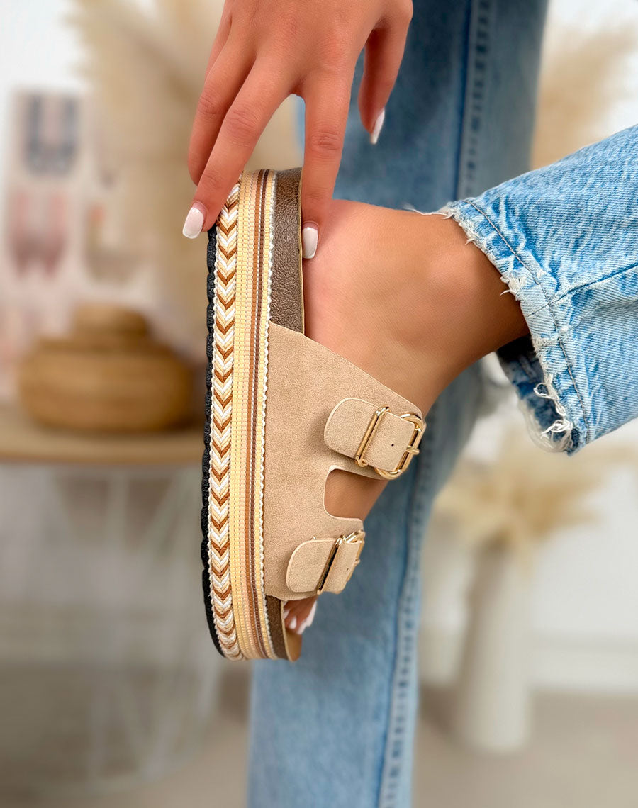 Mules femme beige élégantes en suédine avec double bride et plateforme tressée