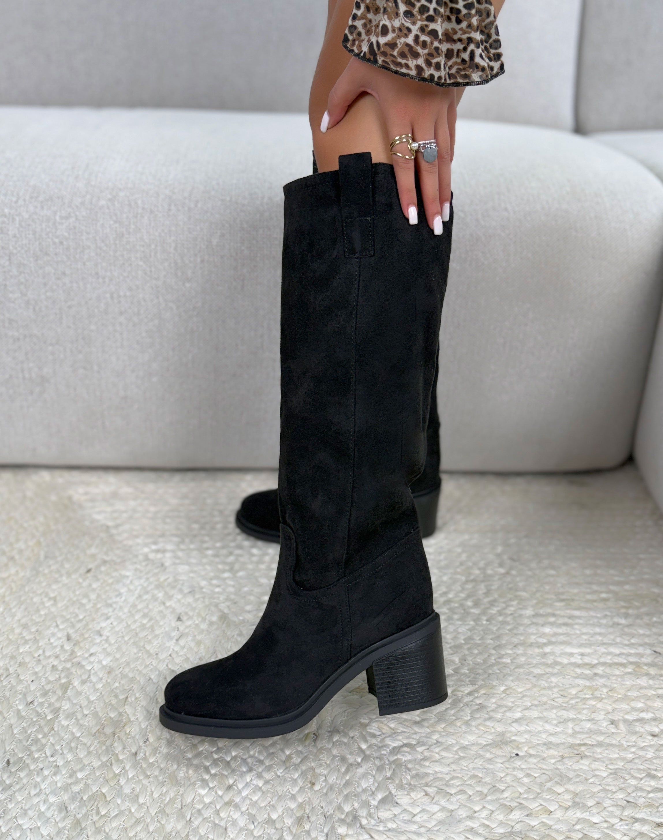 Bottes femme noires élégantes en suédine à talon épais