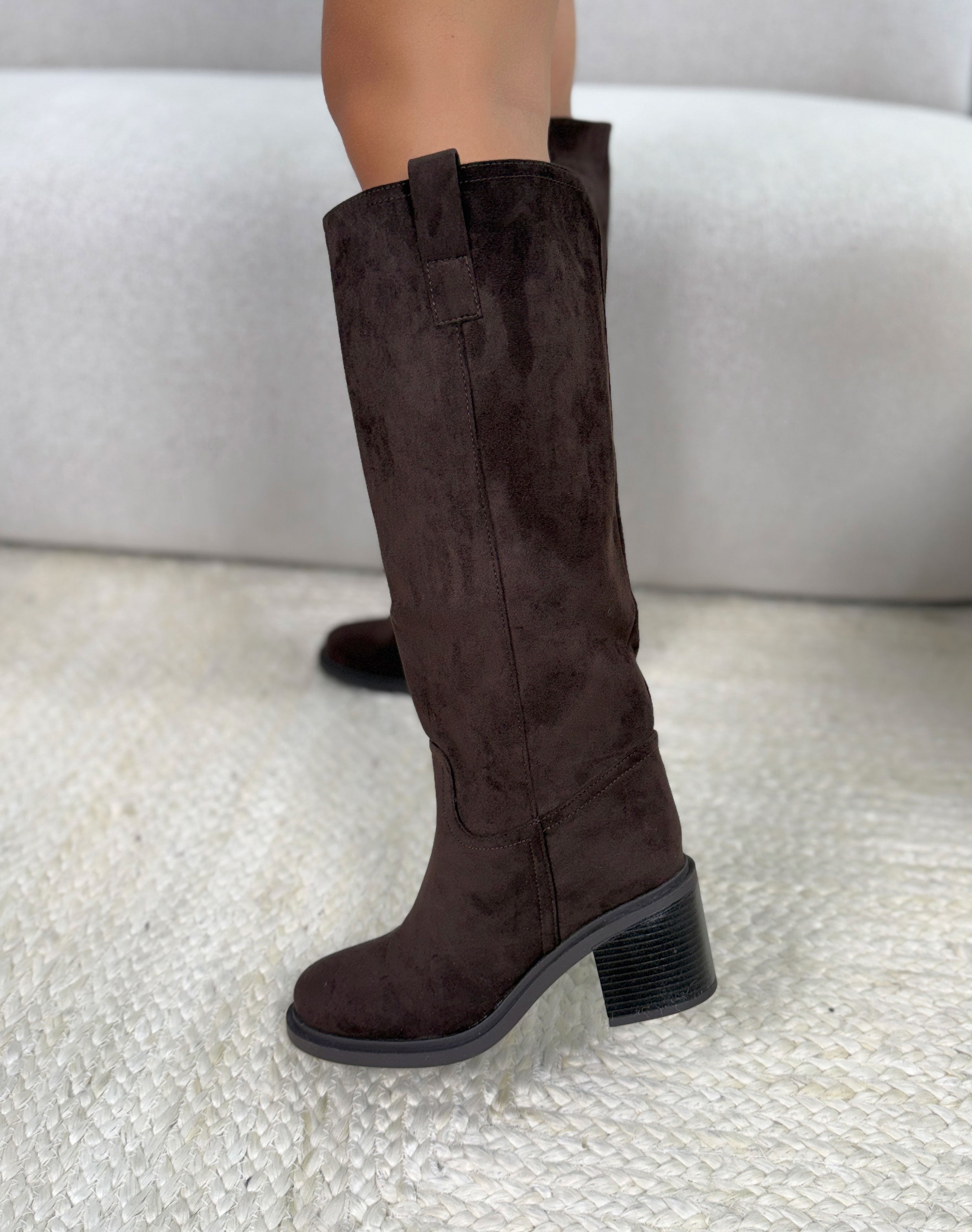 Bottes femme marron élégantes en suédine à talon épais
