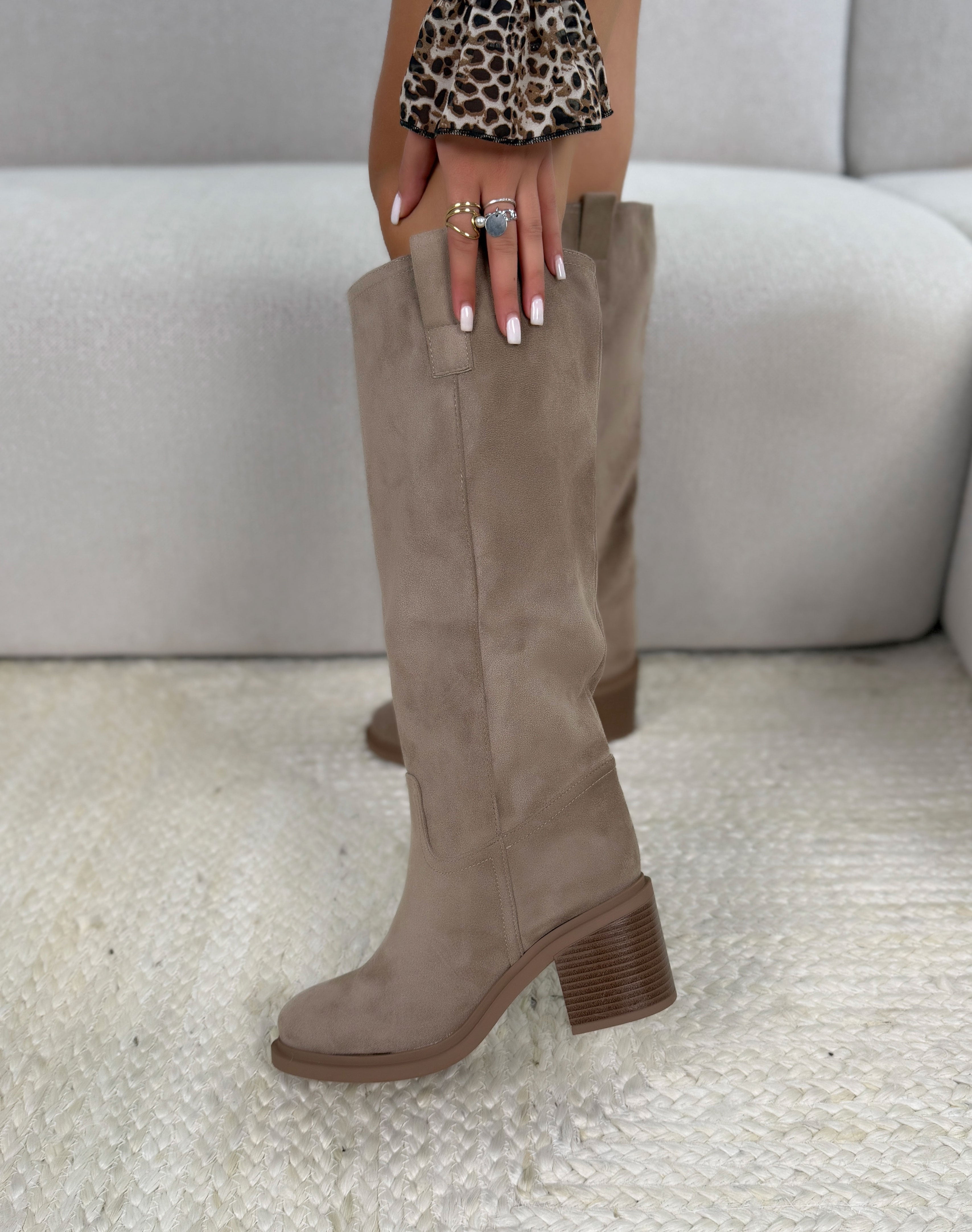Bottes femme beige tendance en suédine à talon épais