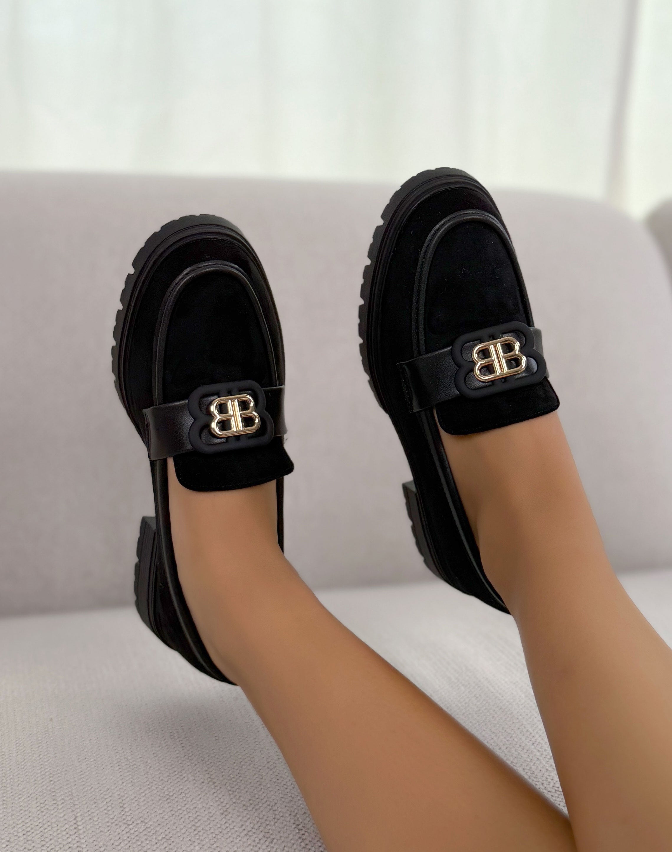 Mocassins femme noirs élégants bi-matière à bijou doré