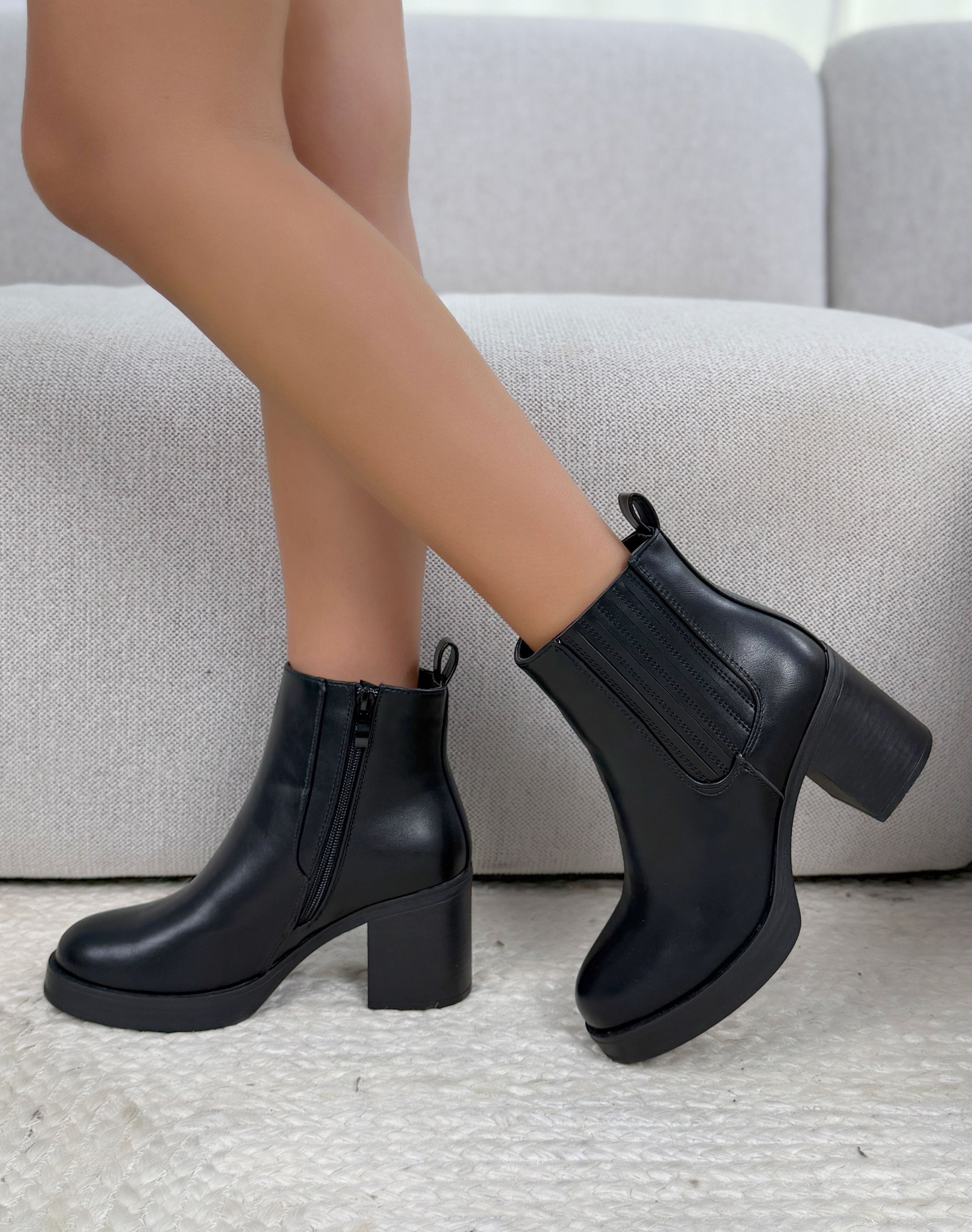 Bottines femme noires élégantes style Chelsea à talon épais