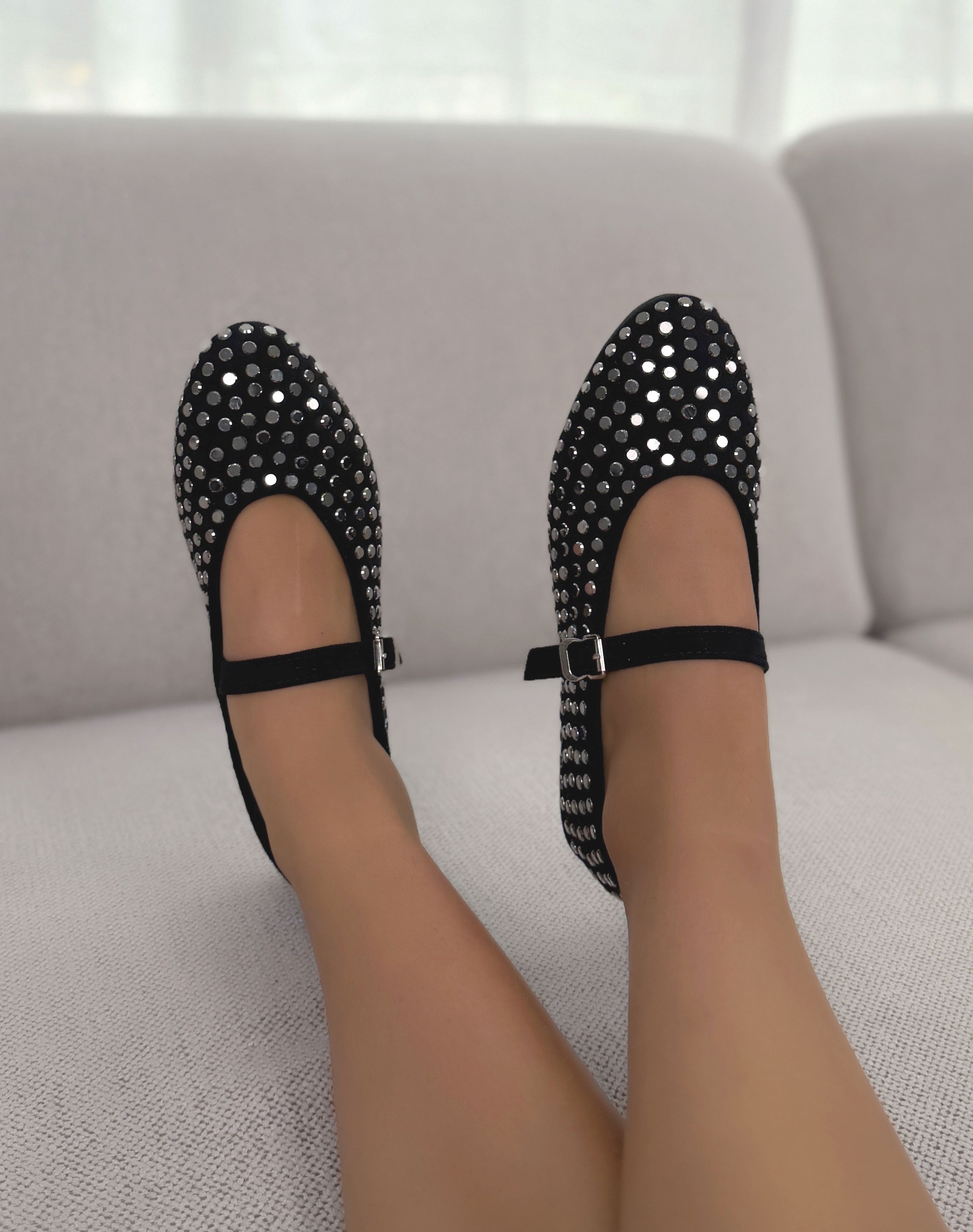 Ballerine femme noire élégante à strass argentés et bride ajustable
