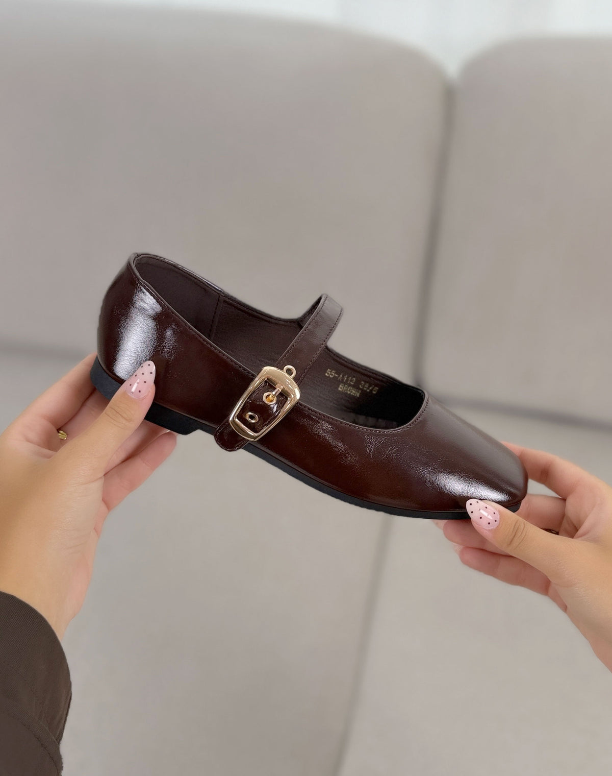 Ballerines femme marron élégantes avec bride ajustable et boucle dorée