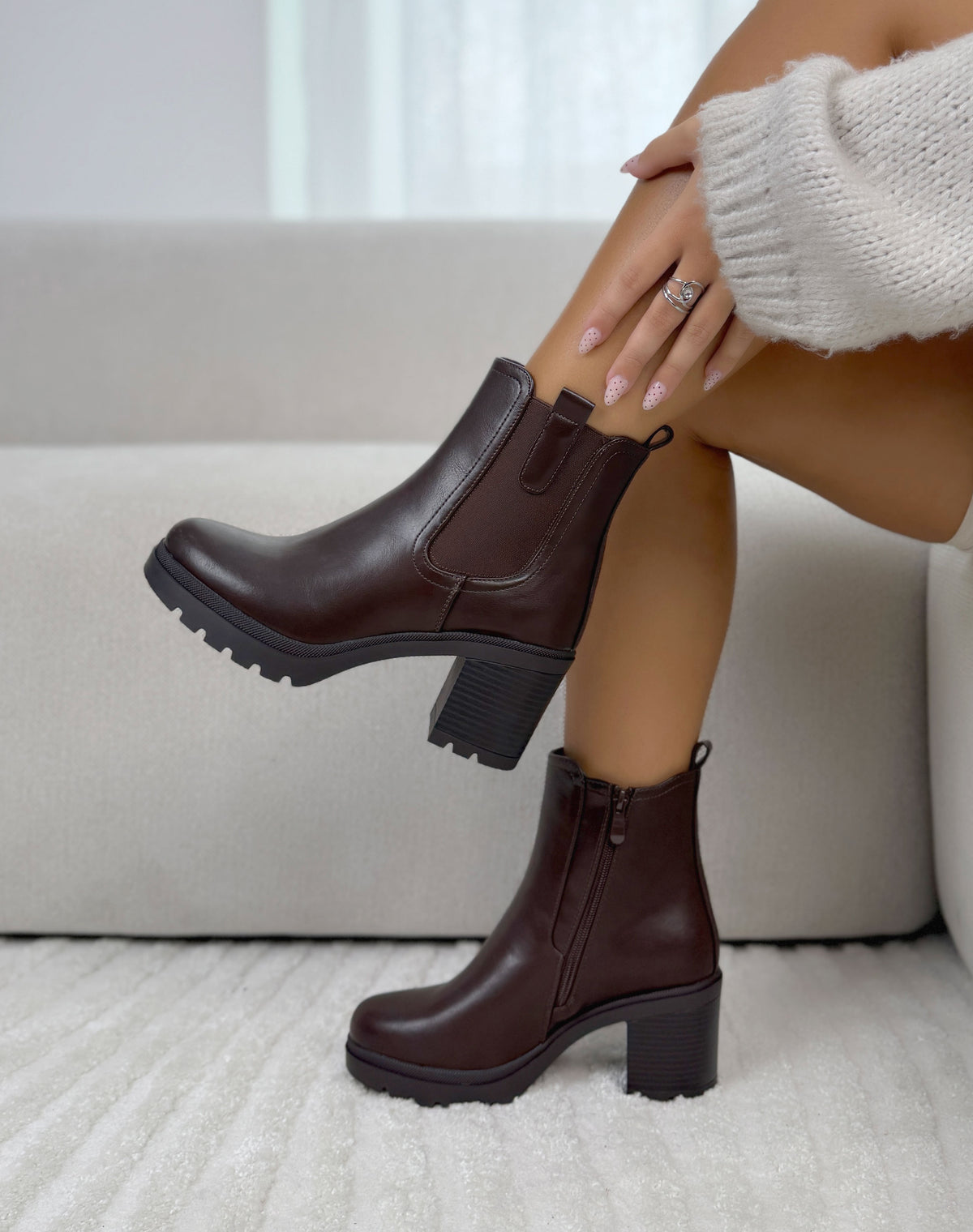 Bottines femme marron tendance style Chelsea à talon épais cranté