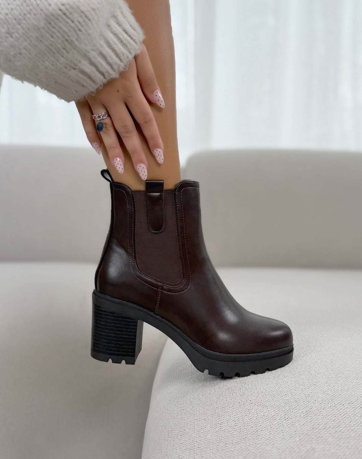 Bottines femme marron tendance style Chelsea à talon épais cranté