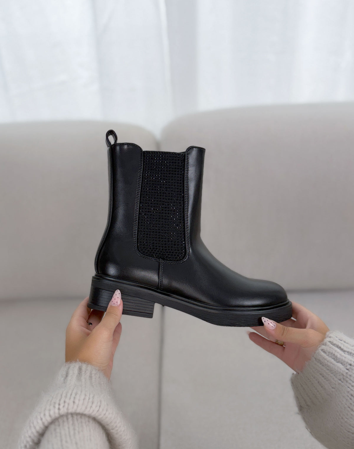 Bottines femme noires tendance style Chelsea avec élastique à strass