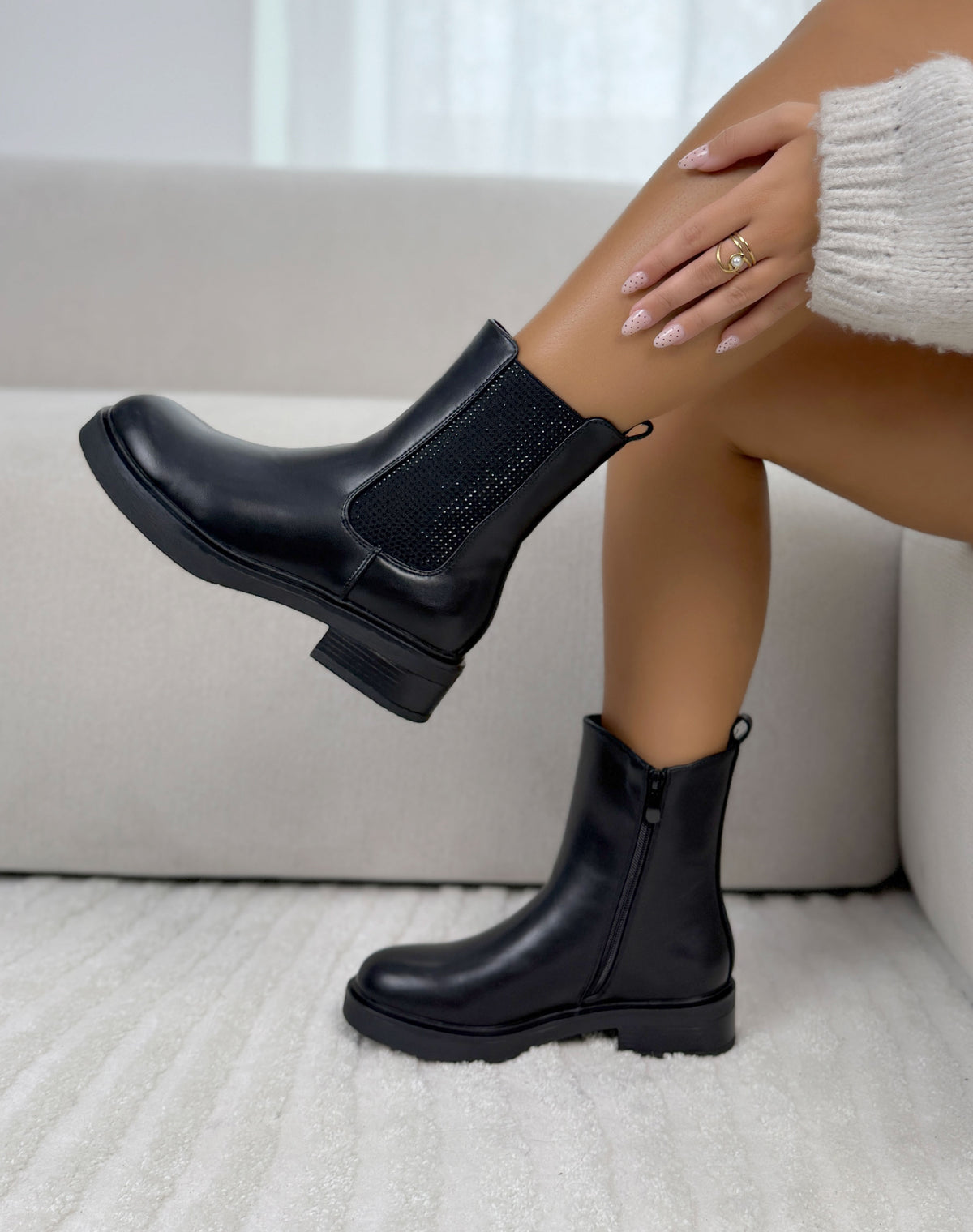 Bottines femme noires tendance style Chelsea avec élastique à strass