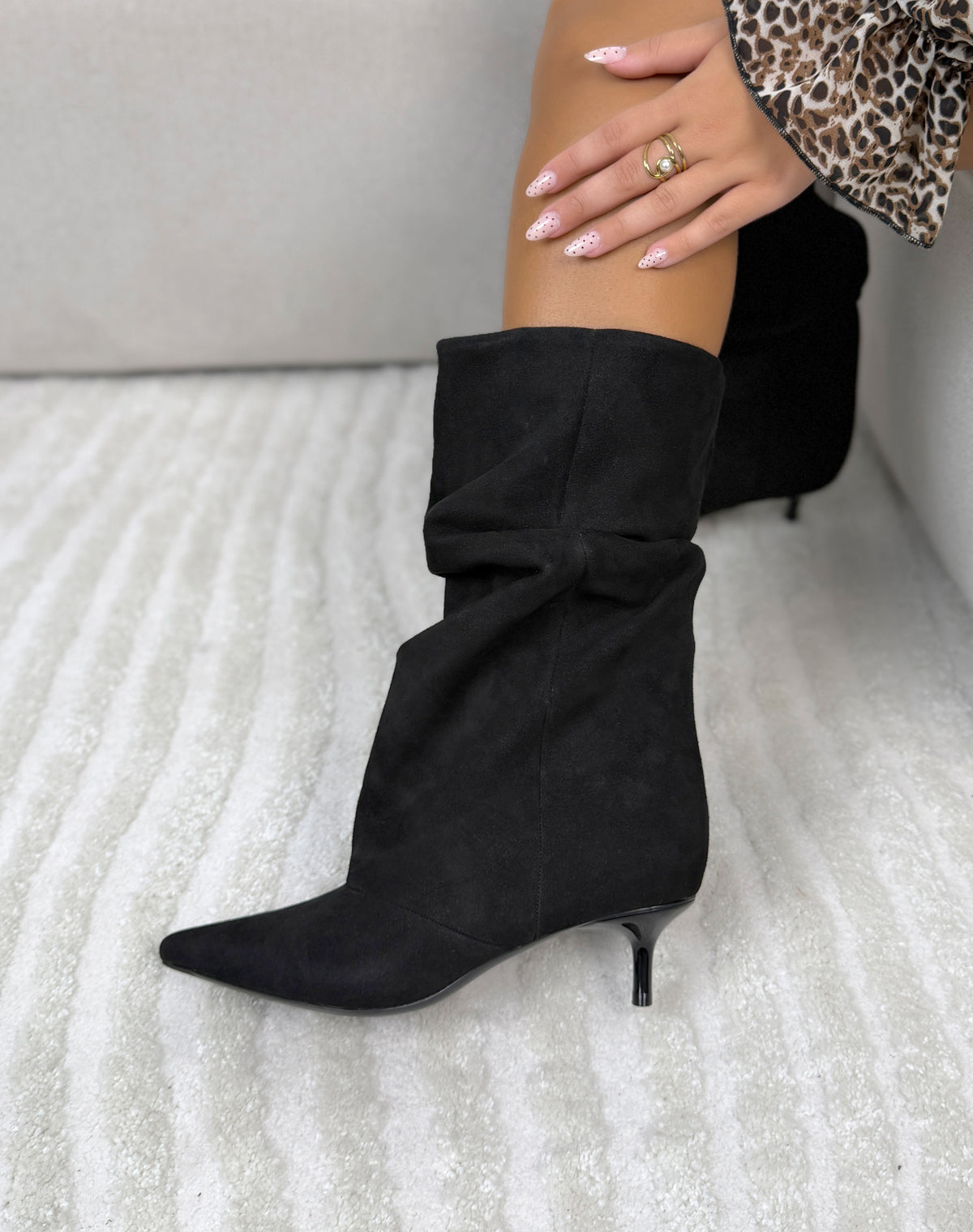 Bottines femme noires tendance à bout pointu et petit talon aiguille